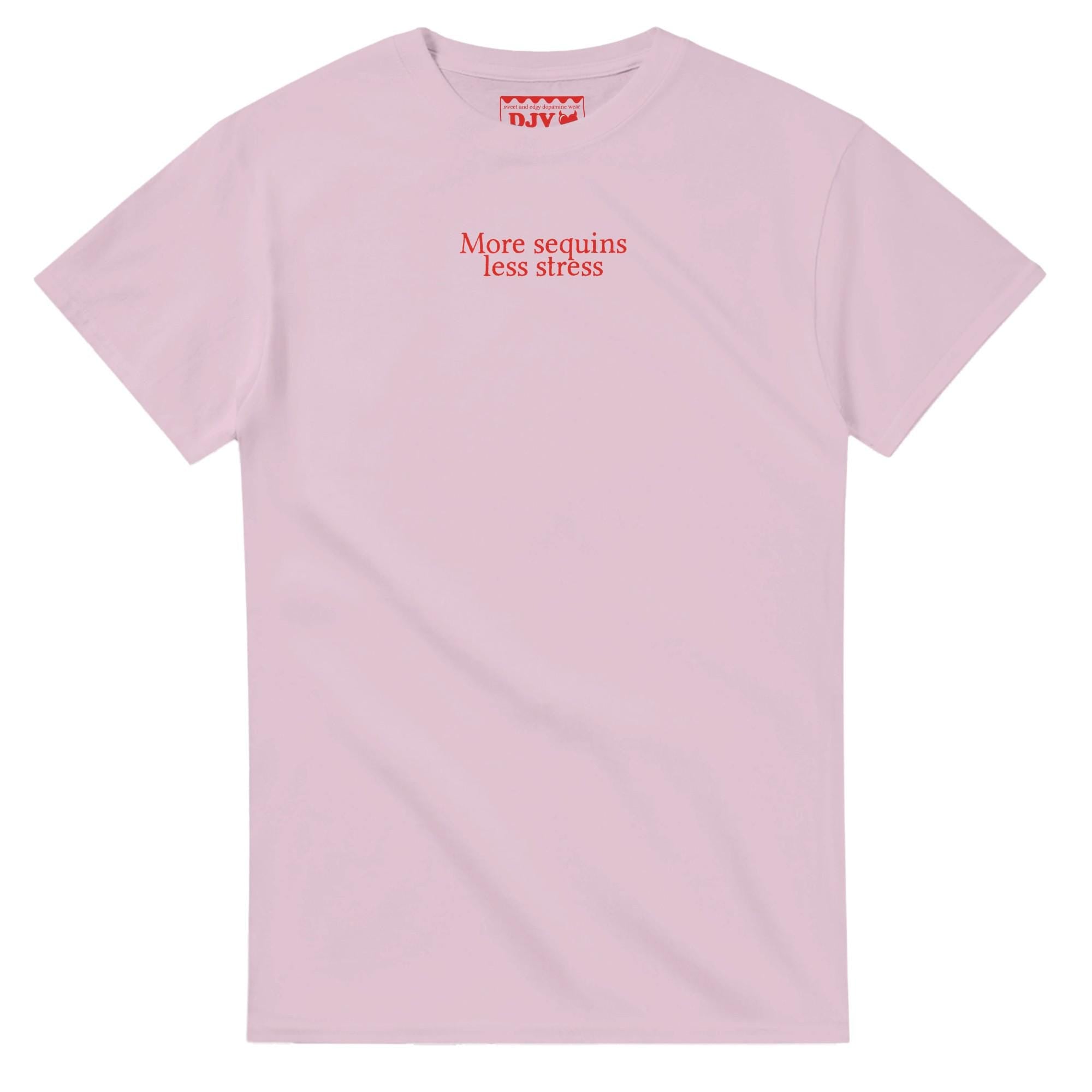 Oversized tričko s nápisem More Sequins Less Stress – udržitelný streetwear kousek
